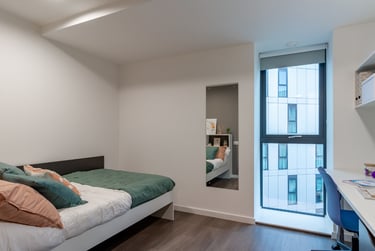 Penthouse En Suite - Image 1